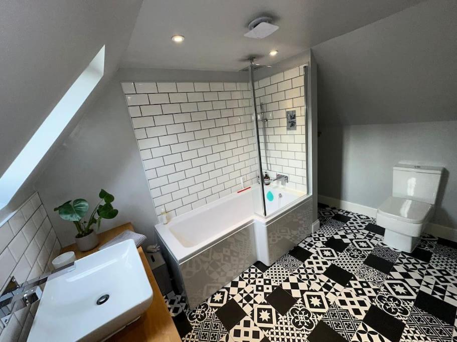 The Gate House - 3 Bed & Parking Villa EDI Buitenkant foto