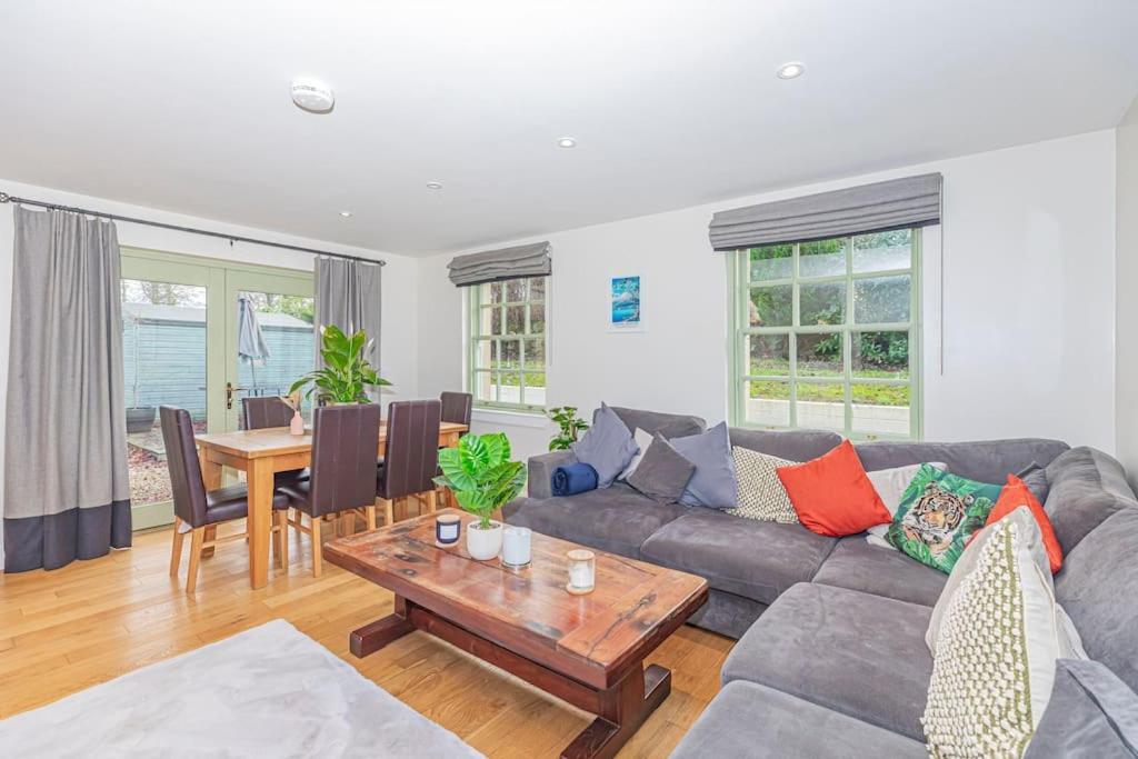 The Gate House - 3 Bed & Parking Villa EDI Buitenkant foto